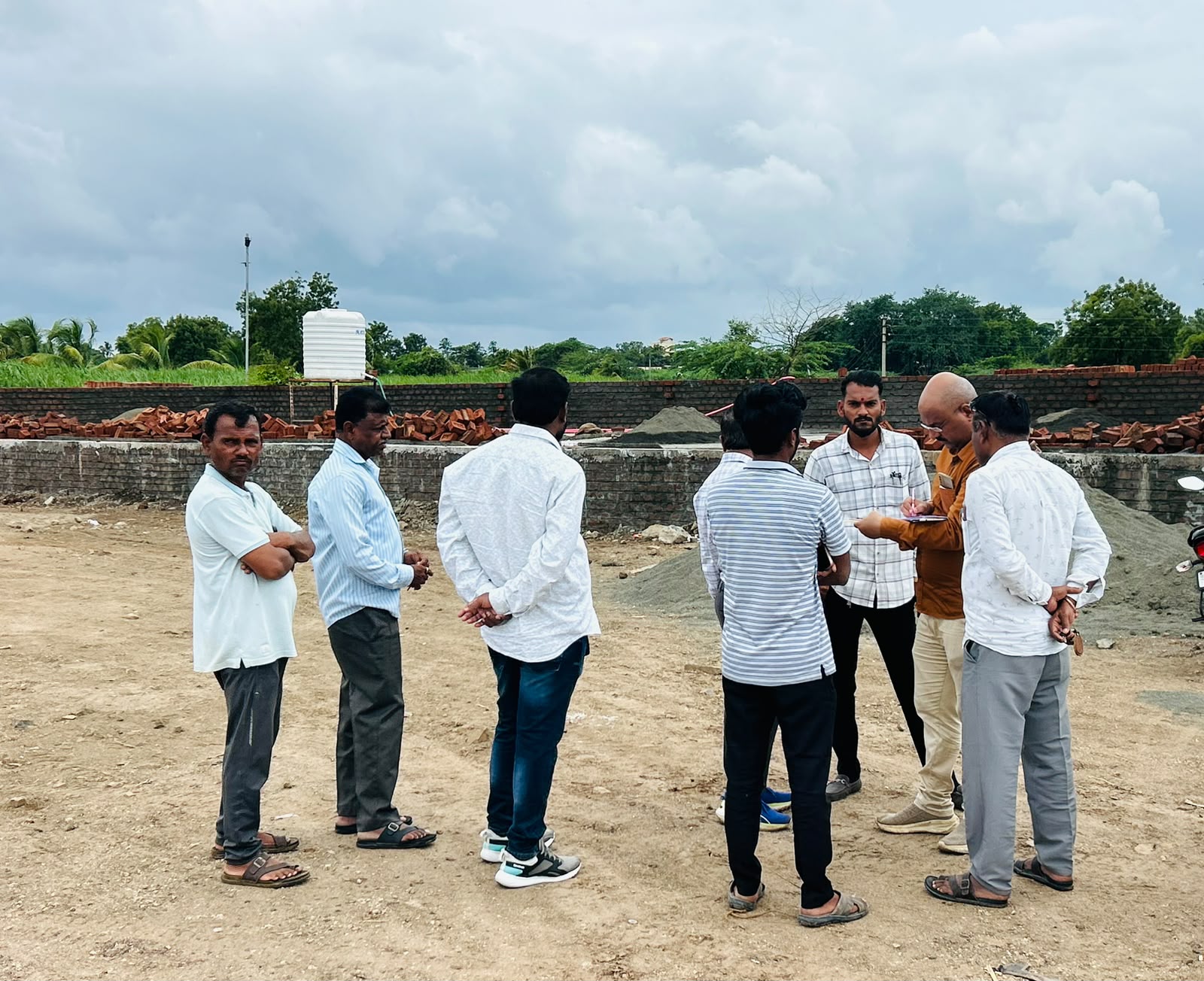 बोरमलनाथ देवस्थान जमिनीतील अनधिकृत बांधकामांना महसूल विभागाचा दणका !